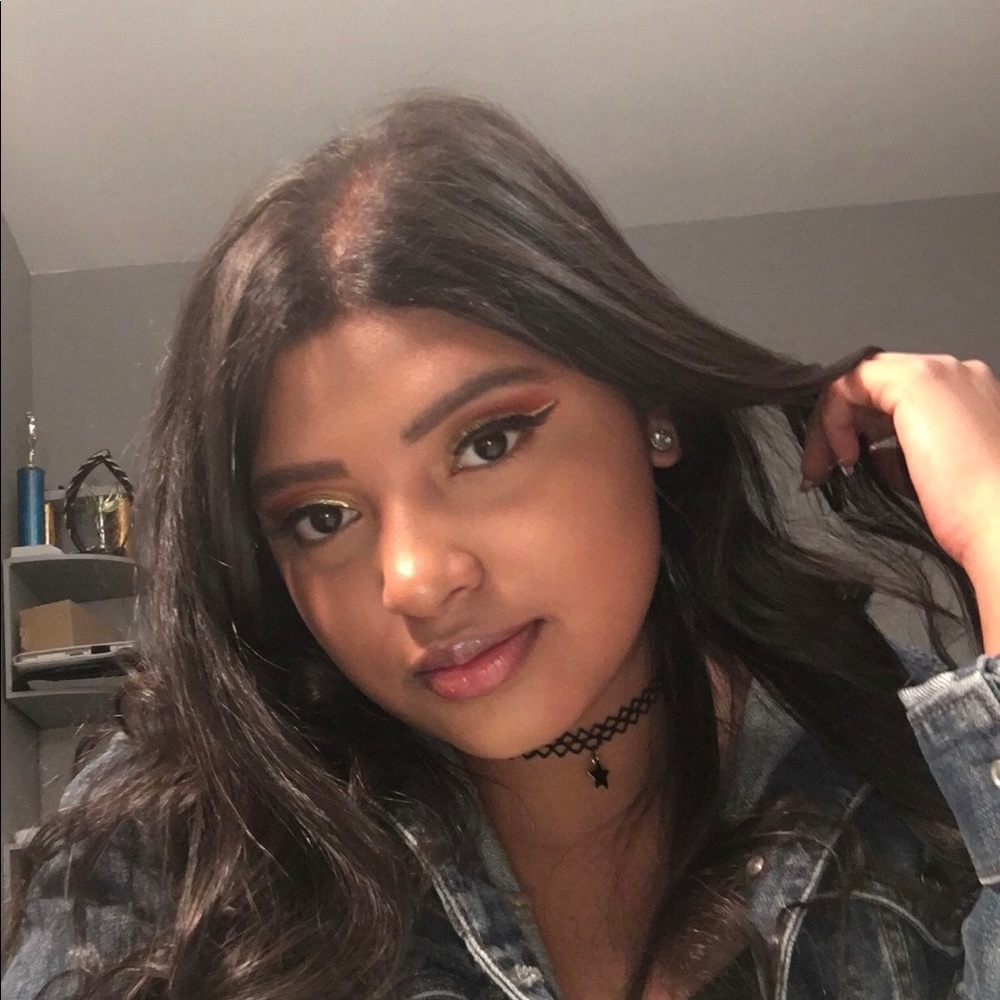 Meet your Posher, Alexis